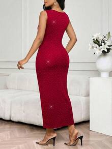 SHEIN Lady Vestido Longo Ajustado Plissado com Decote Redondo, Sem Mangas e Decoração de Strass em Cor Sólida para Mulheres - Vinho - Visão 2