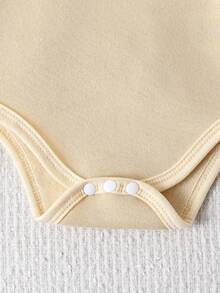 SHEIN Vintaside Kids 男婴圆领长袖纯色连体衣三件套，黑色、白色和灰色可选，时尚简约，图案设计搭配优雅纯色，宽松版型适合不同体型。三件套包含一件连体衣上衣和三条无腰带长裤，适合多种场合：户外玩耍休闲自在；居家休闲舒适；运动灵活自如。 - 彩色 - 查看 7