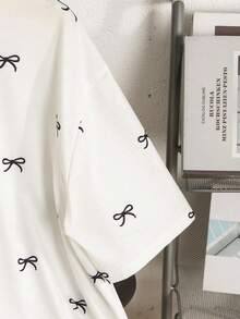 SHEIN Kids Teen Girls T-Shirts Regular Loose Fit Butterfly Print Popular T-Shirt Cute Tops Aesthetic Shirts Aesthetic Teen Girl Shirts Cute T Shirt Bow Print Shirt - Black and White - View 4