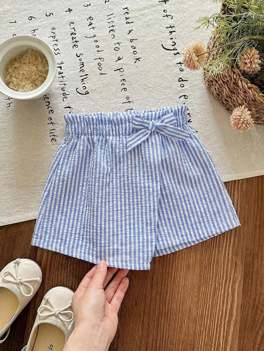 SHEIN LMoss Kids 女婴编织条纹纸袋腰短裤,带蝴蝶结装饰,夏季,女婴夏季服装裙,女婴短裤裙,条纹女婴短裤,蓝色女婴短裤,女婴格子短裤 - 彩色 - 查看 1