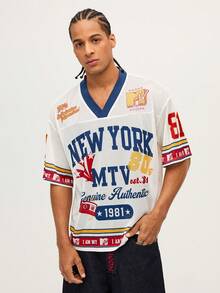 MTV | SHEIN Camiseta de malla de manga corta con cuello en V y estampado de letras casual para hombre, verano - Albaricoque - Ver 3
