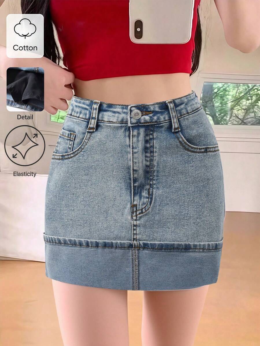 少女牛仔裙，休闲时尚浅蓝色水洗牛仔裙，带拉链，内置安全短裤防止走光，修身剪裁，适合学校、图书馆、商场等各种场合，独特的反边设计，简约而不失精致，完美贴合不同身材，衬托女孩的曲线。 - 淺色水洗藍 - 查看 1