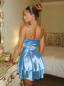 Glamine Charm 蓝色性感V领露背缎面褶皱吊带连衣裙，约会之夜，情人节 - 藍色 - 查看 2