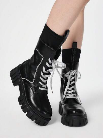 Versátil y de moda, con suela gruesa y cordones, de manga corta