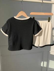 SHEIN 2 Peças Conjunto de Camiseta de Manga Curta com Gola Redonda e Barra Canelada e Shorts Tricotados, Texturizados, com Bolso, Estilo Casual Jovem - Multicolorido - Visão 2