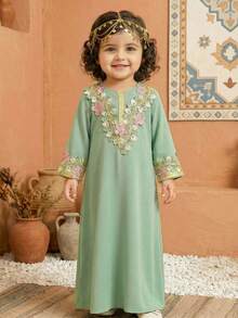 SHEIN 1-Pack Cute Baby Girl Cute Versatile V-Neck Extra-Long Gold Ribbon Tassel Loose Robe Dress, Comfortable, Casual, Versatile And Fashionable For Everyday Use, Suitable For Birthday Parties, Evening Parties, Performances, Weddings, Baptisms, Opening Ceremonies, Indoor And Outdoor, Daily Use, Sports, Play, Parties, Photo Shoots, Vacations, Festivals, Suitable For Spring, Autumn And Winter - Multicolor - View 2