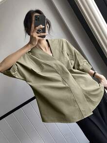 Dazy-Less 女士 V 领不对称门襟宽松简约设计中袖休闲衬衫商务休闲女式学院风上衣 - 橄欖綠 - 查看 5