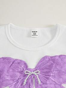 Genkimix Kids 这款少女时尚圆领涤纶修身短袖上衣搭配长款运动裤，饰有蝴蝶结和蕾丝图案，是春夏返校季的理想之选。红色两件套包括：红色蕾丝蝴蝶结白色珍珠蝴蝶结刺绣圆领短袖T恤，搭配白色罗纹腰带和白色罗纹边饰红色休闲裤。适合女孩日常穿着，休闲时尚，通勤、上学、外出、夏季穿着皆宜，也可作为优雅的派对礼服。 - 淡紫色 - 查看 3