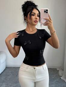 SHEIN Elenzya 女士优雅休闲甜美蝴蝶结装饰时尚3D圆领短袖T恤，适合女士派对、约会、工作通勤、毕业季、返校季、毕业典礼、教师节、情人节、感恩节、返校季、日常穿着、春夏、蝴蝶结短袖T恤 - 黑色 - 查看 6