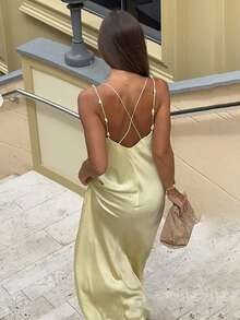 Aloruh Đầm maxi ôm sát cơ thể cao cấp, thanh lịch dành cho nữ, thích hợp cho tiệc tùng, kỳ nghỉ, hẹn hò, ngày Valentine. Màu vàng nhạt trơn, cổ chữ V sâu, dây mảnh, bất đối xứng, đính ngọc trai, lưng chéo, thích hợp cho mùa xuân/hè. - Màu vàng - Xem 3