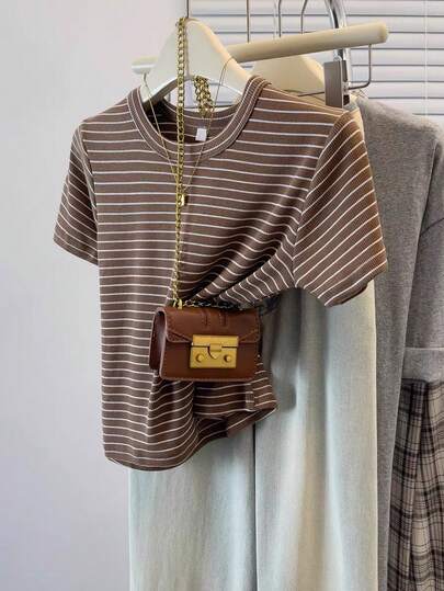 SHEIN Frenchy Kadın Çizgili Yuvarlak Yaka Kısa Kollu Günlük Çok Amaçlı Tişört