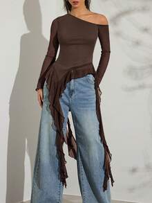 SHEIN Glamour 女士休闲摩卡棕色长袖T恤，不对称领口和荷叶边下摆细节，纯色不对称领荷叶边下摆修身长袖T恤，单肩上衣，单袖流苏上衣，巧克力棕色女士上衣，适合海滩度假和夏季穿着。 - 摩卡棕 - 查看 3