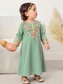 SHEIN 1-Pack Cute Baby Girl Cute Versatile V-Neck Extra-Long Gold Ribbon Tassel Loose Robe Dress, Comfortable, Casual, Versatile And Fashionable For Everyday Use, Suitable For Birthday Parties, Evening Parties, Performances, Weddings, Baptisms, Opening Ceremonies, Indoor And Outdoor, Daily Use, Sports, Play, Parties, Photo Shoots, Vacations, Festivals, Suitable For Spring, Autumn And Winter - Multicolor - View 4