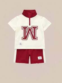 SHEIN Explorewe 2 pièces/set Jeune garçon Décontracté Sports Collège Chic Mignon Cool T-shirt à motif W + Short, Convient pour le port quotidien, l'école, les sorties, les sports, le printemps/l'été. Offre de multiples options d'assortiment pour les jeunes garçons, augmentant la diversité des combinaisons vestimentaires. La conception d'ensemble est simple et généreuse, confortable et à la mode à porter. Les garçons portant cet ensemble de t-shirts se sentiront à l'aise et arboreront une image mode décontractée. Cet ensemble de tenues deviendra un choix pratique et élégant dans la garde-robe des jeunes garçons. - Multicolore - Voir 1