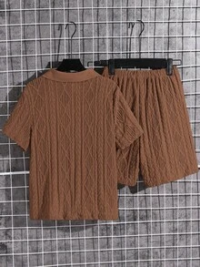 两件套男童纹理面料 Polo 衫，翻领拉链设计，搭配纹理面料短裤，舒适休闲度假风，适合户外玩耍、街头摄影、派对、城市漫步等场合。 - 棕色 - 查看 3
