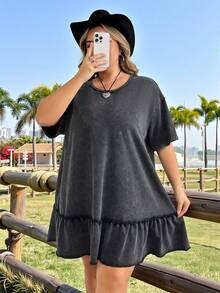 SHEIN CURVE+ 大码女装夏季圆领短袖荷叶边下摆休闲连衣裙，秋季，太阳裙，可爱，度假，欧洲夏季，街头风，Y2K，乡村，海滩，休闲连衣裙，2000年代风格，黑色，西部风，乡村音乐会，学校，早午餐，复古，颓废风，娃娃裙，返校季/2026/新年 - 黑色 - 查看 6