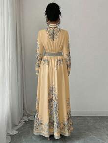 Rafferiza 复古印花V领灯笼袖荷叶边下摆连衣裙，适合度假和宫廷风格女性 - 卡其色 - 查看 2