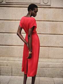 Lumivelle 女士时尚船领蝙蝠袖金属链腰带镂空露背修身连衣裙，情人节特别版 - 紅色 - 查看 5