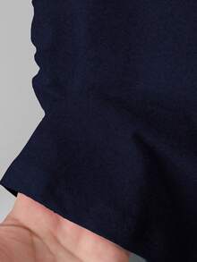 Resyla Camiseta casual de mujer con cuello redondo, manga corta, plisada y bordado de caballero - Azul Marino - Ver 6