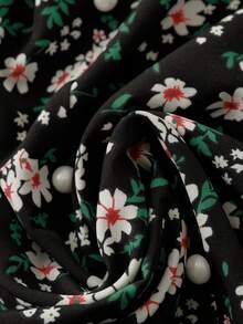 SHEIN LUNE CURVE Plus Size Women's V-Neck Ditsy Floral Raglan Sleeve Ruffle Front Button Casual Loose Blouse,Black And White,Autumn,Boho,Vacation Summer Flower Tops - Multicolor - View 3