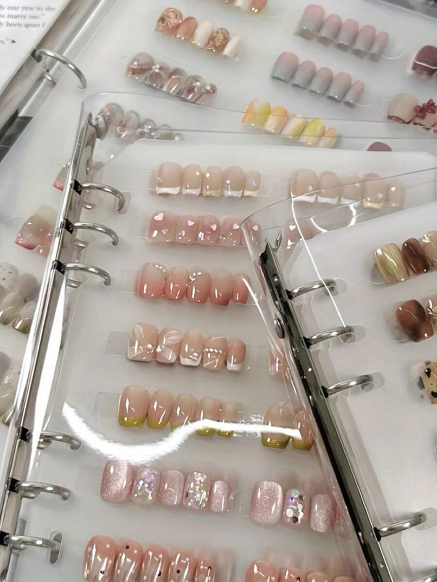 1本美甲作品集，用于存放和展示美甲作品，包含美甲贴片款式和六张配套内页。 - 無色 - 查看 1