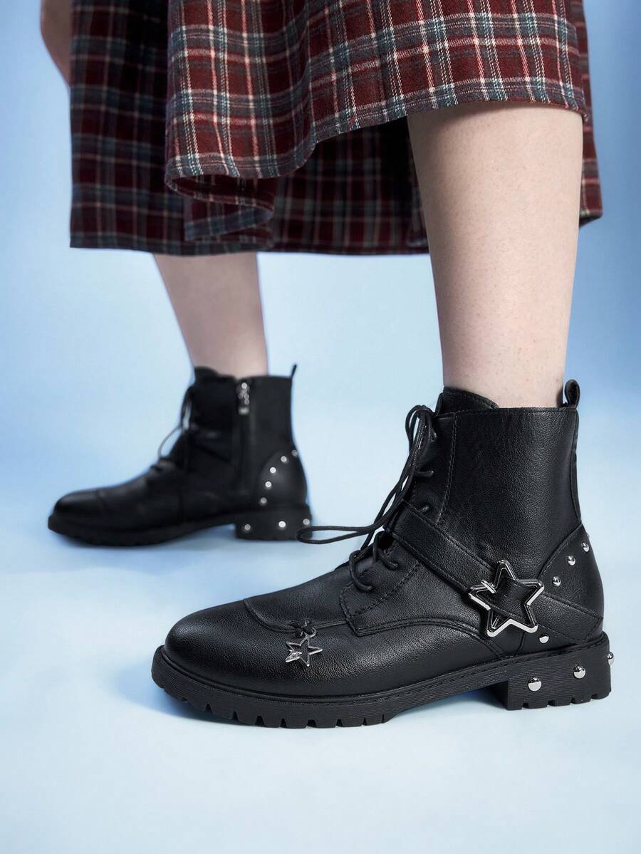 Sugerpunk 2025 新款春秋深色 PU 皮靴女,英伦风格厚底系带铆钉扣带平底踝靴 - 黑色 - 查看 1