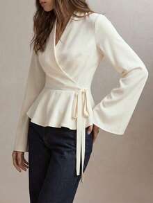 BizChic 2026春夏新款奶油黄不对称剪裁不对称翻领裹身式连体衬衫，侧边系带荷叶边下摆，时尚简约设计，优雅百搭，适合派对和通勤场合。