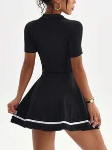 CourtClass Vestido Esportivo Feminino com Gola Polo em V, Manga Curta, Bainha com Babado, Recorte Colorido, com Shorts Embutidos e Bolsos, Adequado para Uso Casual Diário, Corrida, Ioga, Academia, Tênis, Golfe, Etc., Primavera/Verão/Outono - Preto - Visão 4