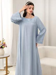 Yasmyna 花卉刺绣泡泡裙，优雅蓝色阿拉伯长袍 - 藍色 - 查看 6