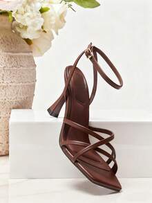 SHUZIA #UrbanMuse 女士方头雕花鞋跟带软垫白色PU高跟凉鞋——简约、时尚、优雅 - 咖啡棕 - 查看 8