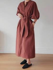 Dazy-Less 夏季宽松商务休闲纯色通勤办公装拼接长款衬衫裙，收腰设计，泡泡袖，短袖女款 - 紅木色 - 查看 6