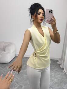 Selianne 女款柔軟黃色交叉V領垂墜無袖上衣，大金屬扣飾夏季優雅法式復古極簡上衣，適合上班、辦公室、休閒穿著 - 鵝黃色 - 查看 7