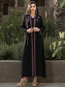Layrah Elegante abaya hecha a mano con bordado floral en púrpura y negro - Negro - Ver 8