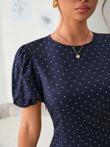 Ritzy Row 简约法式波点编织连衣裙，露背系带设计，收腰剪裁，适合工作、通勤和日常穿着。 - 藏蓝色 - 查看 8