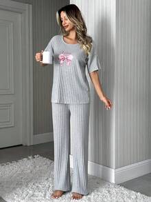 EURMUSE Cottonline 女士浪漫字母图案及蝴蝶结落肩短袖T恤和长裤休闲纯色罗纹针织家居睡衣套装 - 灰色 - 查看 7