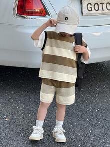 SHEIN Little Byeori 2件套男童休闲学院风舒适时尚简约百搭夏季可爱二合一条纹圆领T恤和松紧腰短裤套装，适合日常穿着、上学、外出、运动、春夏穿着。 - 咖啡棕 - 查看 5