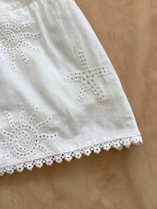 Soleia 2 piezas Conjunto de dos piezas sexy con escote halter sin espalda y cintura con lazo, con tela texturizada amarilla y encaje floral, adecuado para fiesta, cita, vacaciones, festival de música, estilo bohemio - Blanco - Ver 6