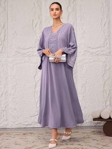 Al Najma 女士花卉刺绣V领长袖纽扣设计优雅阿拉伯连衣裙 - 紫色 - 查看 4