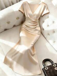 Franclia 优雅通勤交叉V领荷叶边珍珠纽扣修身连衣裙（女款）