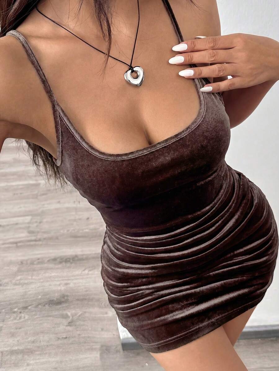 SHEIN EZwear 女士丝绒褶皱迷你连衣裙 - 巧克力棕 - 查看 1