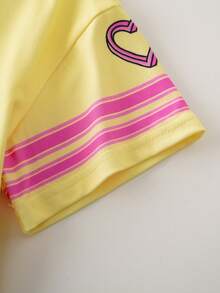 MTV | SHEIN طقم تي شيرت قصير الأكمام وشورت للفتاة الصغيرة، طراز كاجوال صيفي عصري بتصميم قلب وحرف مع خطوط متباينة - روز أحمر - مشاهدة 5