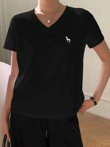 DAZY 女士V领刺绣休闲短袖T恤 - 黑色 - 查看 4