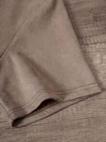 Manfinity Joysei 男士休闲字母刺绣卡其色麂皮宽松T恤，宽领设计，适合春夏穿着 - 卡其色 - 查看 7