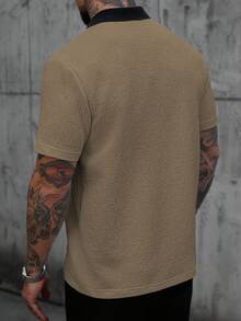 Manfinity CasualCool 男士撞色领短袖通勤休闲Polo衫 男士V领针织衫 男士纹理Polo衫 - 卡其色 - 查看 2