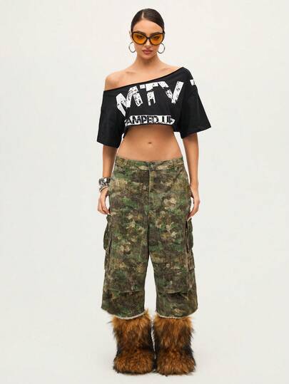 MTV | SHEIN Women's Letter Pattern Asymmetric Neckline Casual Short Sleeve Top