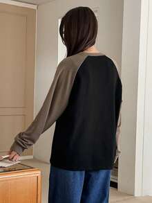 DAZY Áo thun tay lỡ phối màu chữ Raglan, quần áo mùa thu thời trang trẻ trung, áo dài tay cho nữ - màu đen - Xem 6