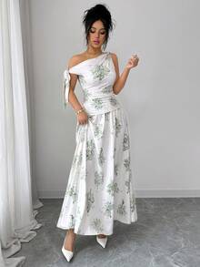 Elenzga Bộ đồ 2 món thanh lịch dành cho nữ: Áo hai dây vai bất đối xứng in hoa màu xanh lá cây, kết hợp với chân váy maxi dáng chữ A. - Nhiều màu - Xem 9