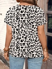 EMERY ROSE 新款豹纹V领短袖加大码T恤，春夏女装热门款 - 彩色 - 查看 2