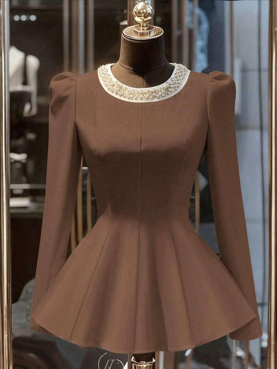 Franclia 优雅奢华的手工串珠装饰圆领收腰拉链后背白色衬衫，适合派对、约会、秋冬季穿着。 - 咖啡棕 - 查看 1