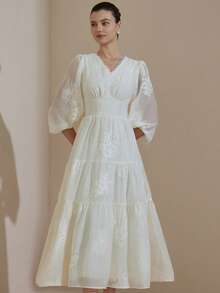 Aveloria Rosie Đầm nghỉ dưỡng sang trọng, thanh lịch, tinh tế, thêu họa tiết cầu kỳ, cổ chữ V, phối ren, tay phồng, ôm eo, dáng chữ A nhiều lớp. - Màu be - Xem 2